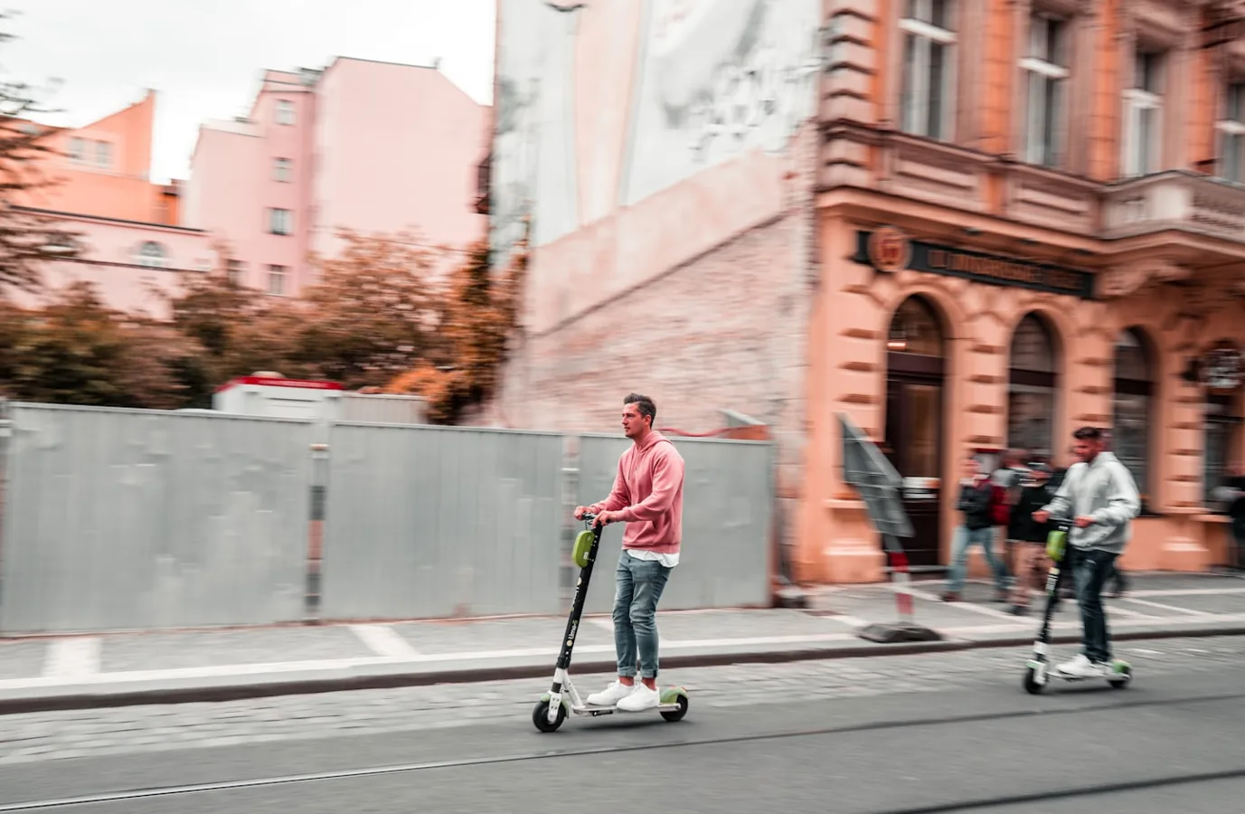Mobilita elettrica su strada urbana e regole patente
