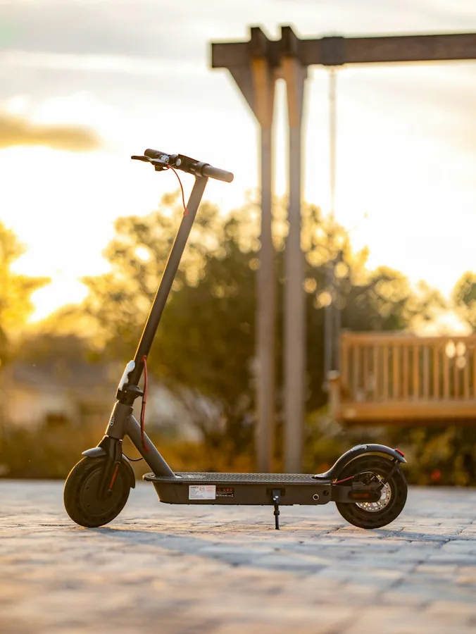 Veicolo elettrico leggero in ricarica urbana